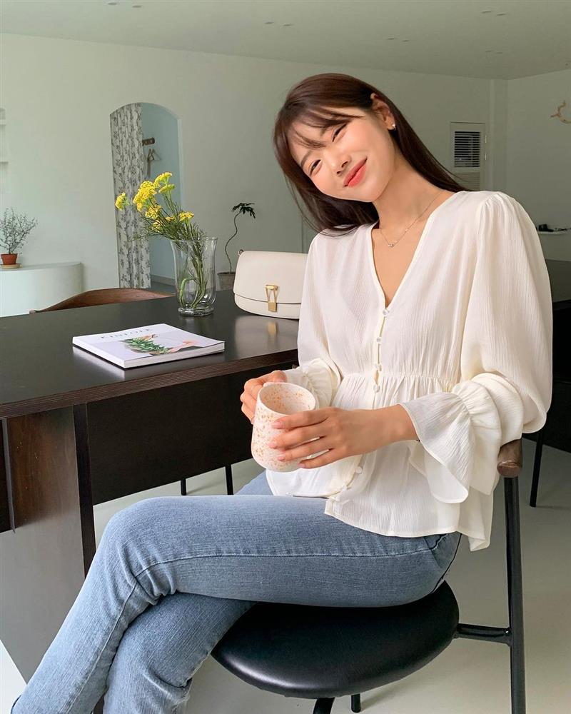 Mẫu áo blouse đang phủ sóng dày đặc: Mặc lên khiến ai cũng tưởng bạn gầy đi 5kg, lên hình sống ảo cực xinh-8