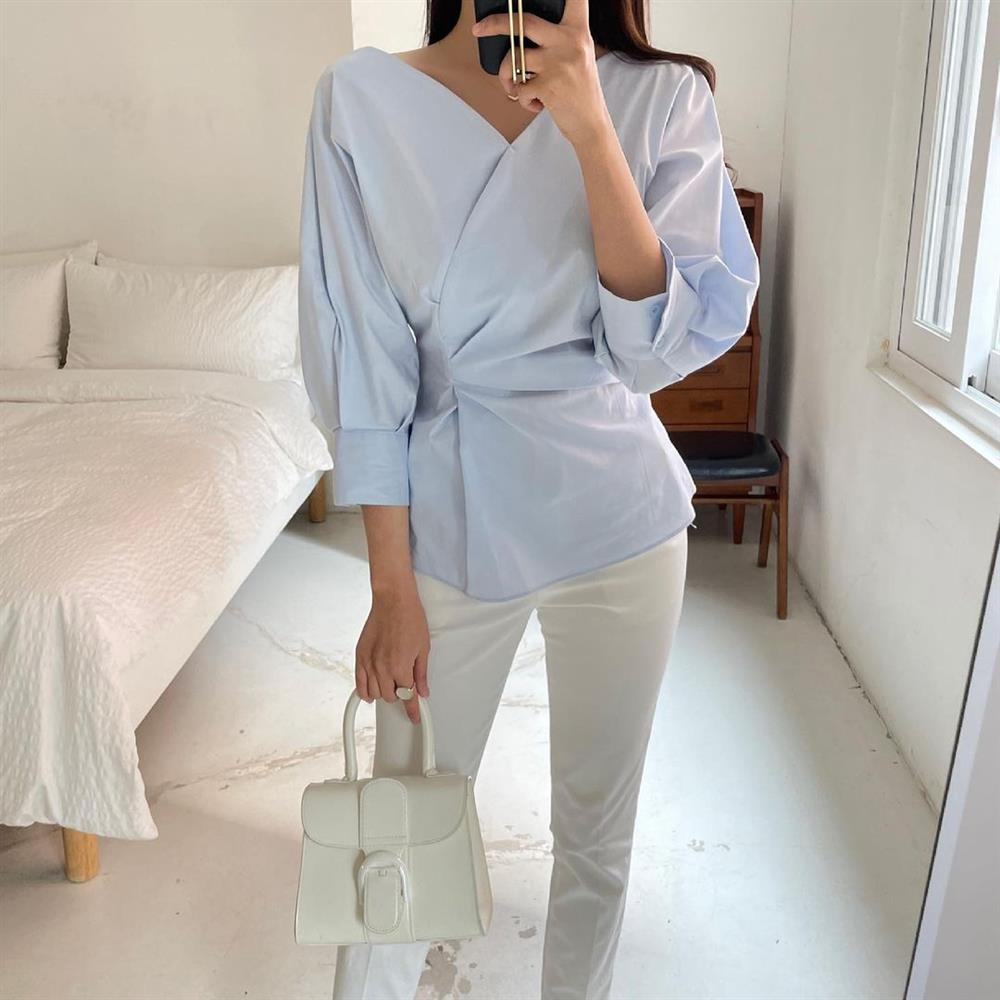Mẫu áo blouse đang phủ sóng dày đặc: Mặc lên khiến ai cũng tưởng bạn gầy đi 5kg, lên hình sống ảo cực xinh-9