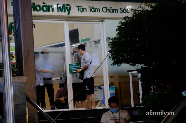 Bệnh viện Hoàn Mỹ Sài Gòn bất ngờ bị phong tỏa, người nhà hoang mang vì nhiều bệnh nhân chạy thận không được ra ngoài-8