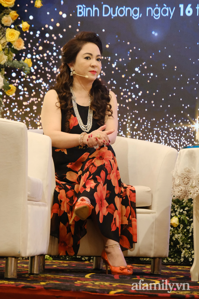 Cậu IT người khui vụ Hoài Linh giữ hơn 14 tỷ tiền từ thiện tiết lộ chuyện làm việc với bà Phương Hằng khiến cả gia đình bị liên lụy và mối quan hệ với nghệ sĩ Hồng Vân-3