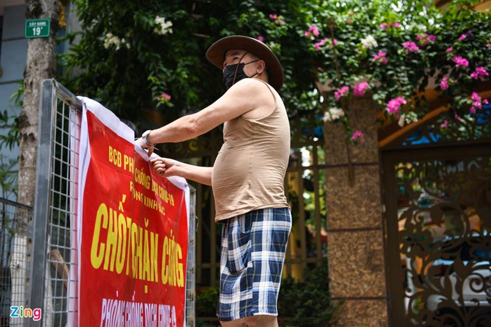 Xếp gạch, đổ đất làm chốt chặn ở TP Bắc Ninh-6