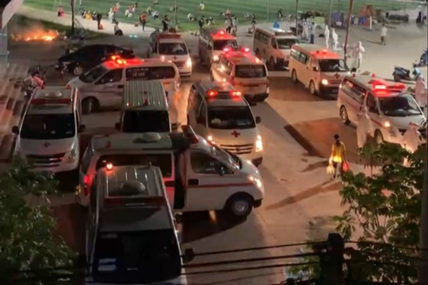 Ở nơi bác sĩ vừa điều trị bệnh nhân, vừa làm bảo mẫu, kiêm luôn cửu vạn-5