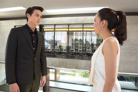 Chồng quyết ly hôn để đổi đời, ngờ đâu 4 năm sau gặp lại, biết thân phận vợ cũ mà anh choáng váng không dám ngẩng mặt chào