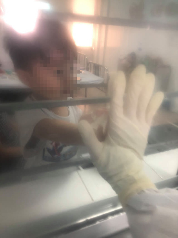 Ở nơi bác sĩ vừa điều trị bệnh nhân, vừa làm bảo mẫu, kiêm luôn cửu vạn-2