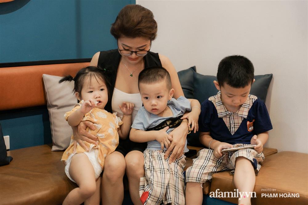 Hành trình vứt bỏ gia tài toàn mỡ, bệnh và đột quỵ của nữ Tiến sĩ 3 con: 2 lần đi đẻ đều lập kỳ tích, lột xác ngoạn mục đẹp như gái chưa chồng-3