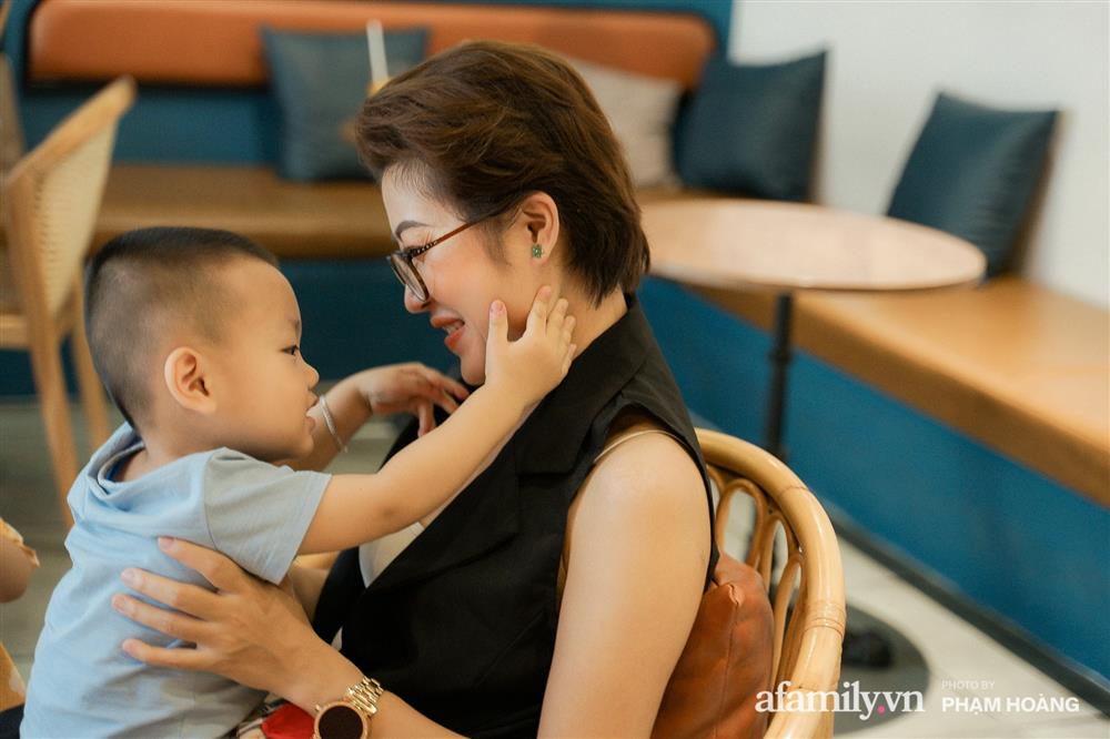 Hành trình vứt bỏ gia tài toàn mỡ, bệnh và đột quỵ của nữ Tiến sĩ 3 con: 2 lần đi đẻ đều lập kỳ tích, lột xác ngoạn mục đẹp như gái chưa chồng-4