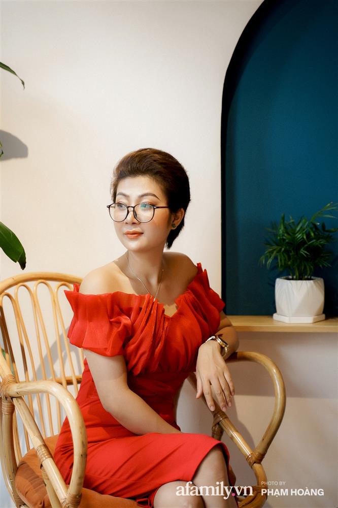 Hành trình vứt bỏ gia tài toàn mỡ, bệnh và đột quỵ của nữ Tiến sĩ 3 con: 2 lần đi đẻ đều lập kỳ tích, lột xác ngoạn mục đẹp như gái chưa chồng-9