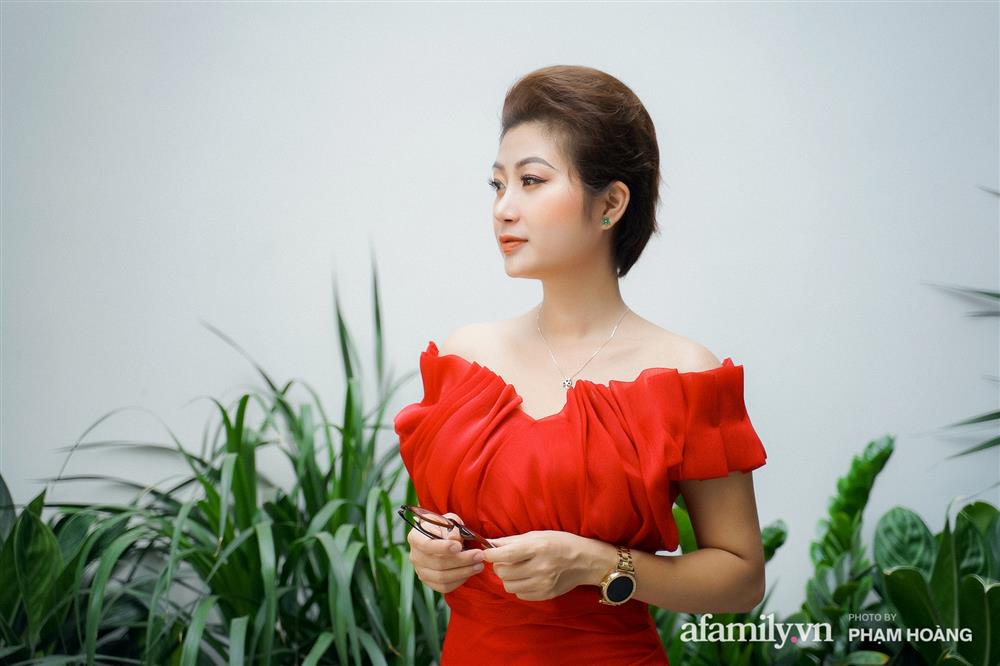 Hành trình vứt bỏ gia tài toàn mỡ, bệnh và đột quỵ của nữ Tiến sĩ 3 con: 2 lần đi đẻ đều lập kỳ tích, lột xác ngoạn mục đẹp như gái chưa chồng-10