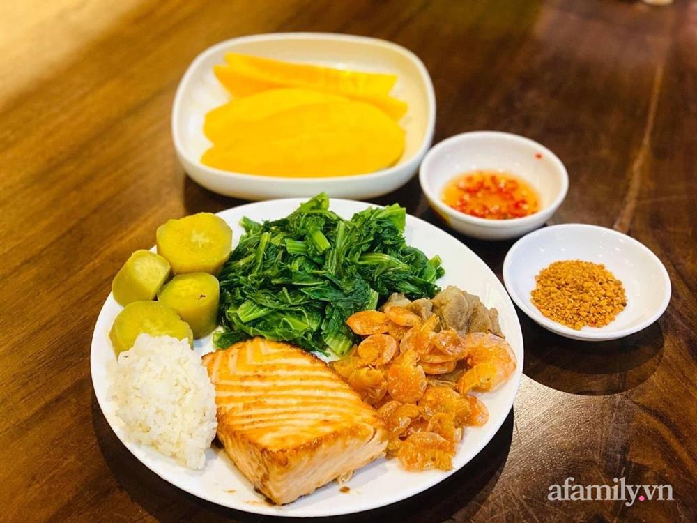 Hành trình vứt bỏ gia tài toàn mỡ, bệnh và đột quỵ của nữ Tiến sĩ 3 con: 2 lần đi đẻ đều lập kỳ tích, lột xác ngoạn mục đẹp như gái chưa chồng-18