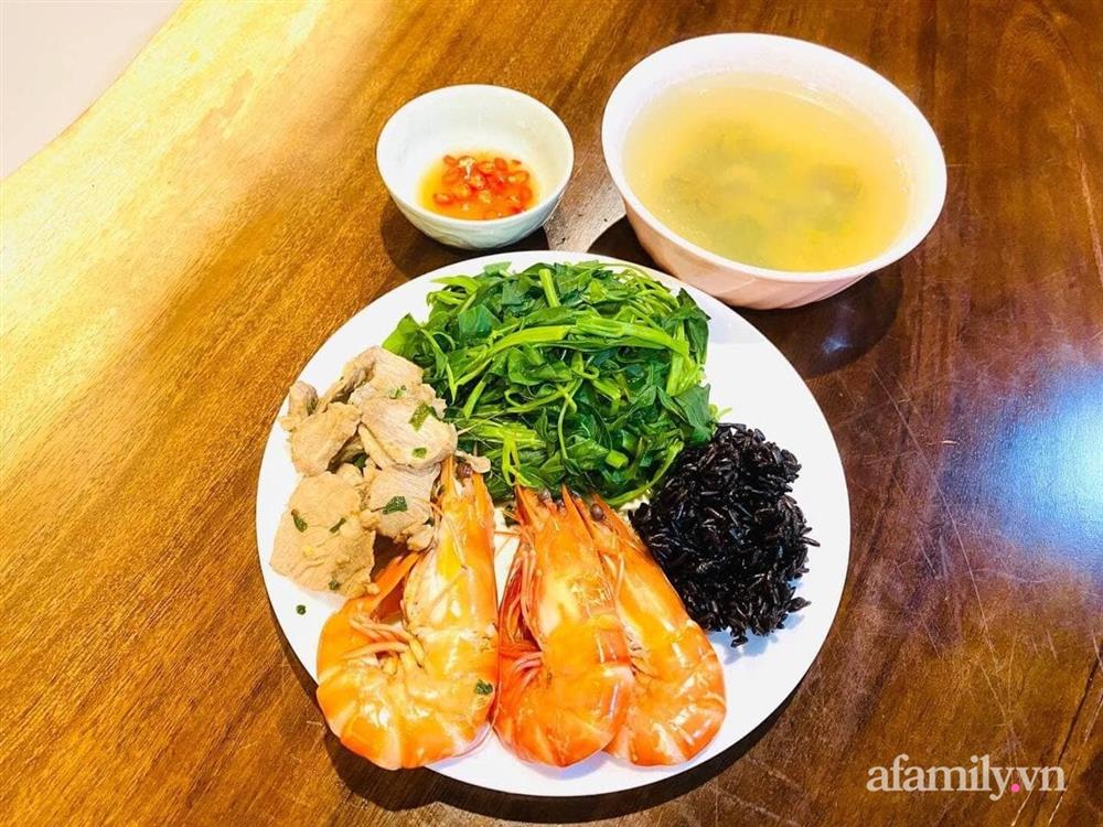 Hành trình vứt bỏ gia tài toàn mỡ, bệnh và đột quỵ của nữ Tiến sĩ 3 con: 2 lần đi đẻ đều lập kỳ tích, lột xác ngoạn mục đẹp như gái chưa chồng-19