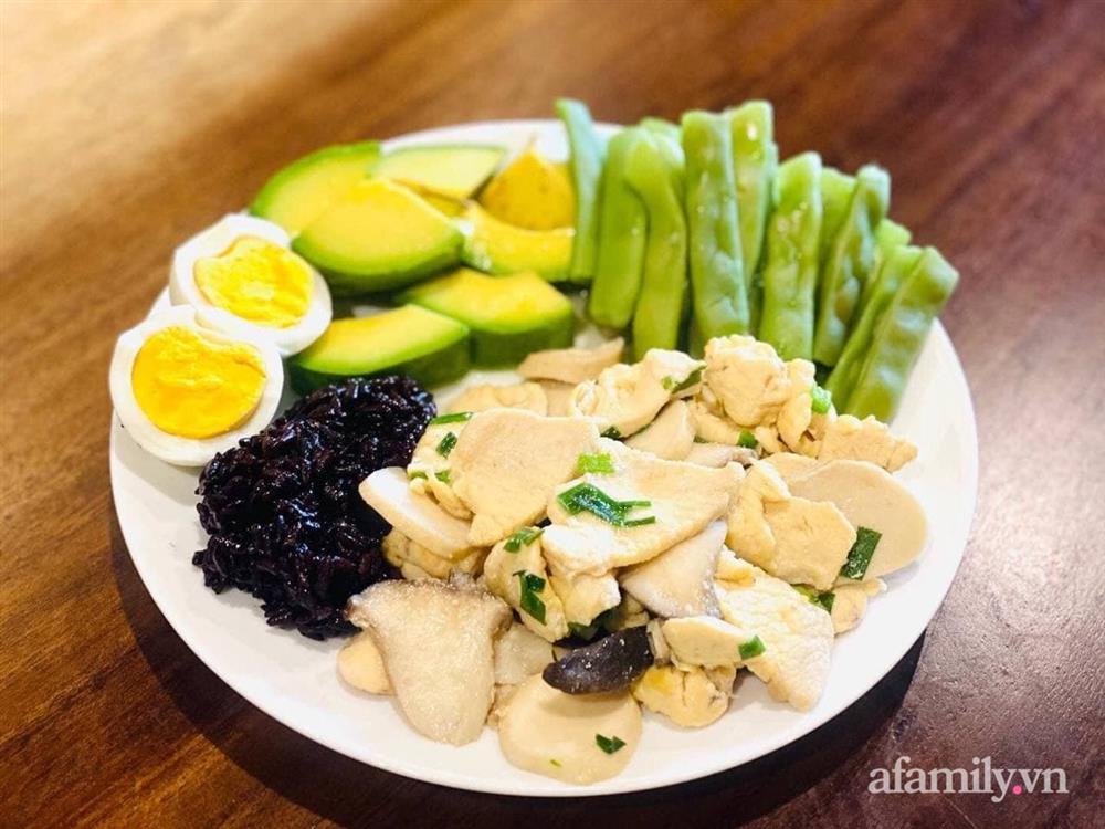 Hành trình vứt bỏ gia tài toàn mỡ, bệnh và đột quỵ của nữ Tiến sĩ 3 con: 2 lần đi đẻ đều lập kỳ tích, lột xác ngoạn mục đẹp như gái chưa chồng-21