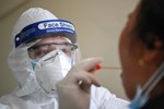 Bắc Giang: Phát hiện 98 ca dương tính SARS-CoV-2 qua test nhanh hơn 6.700 mẫu trong 1 ngày-2