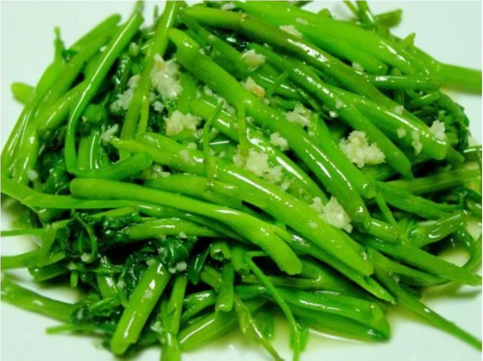 Rau muống xào muốn xanh mướt, không bị ra nước nhớ làm thêm bước này trước khi xào-2