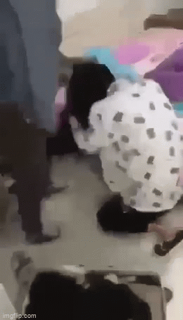 Đánh ghen chấn động chưa từng thấy: Vợ bắt nhân tình của chồng khỏa thân nằm vỗ tay xem màn hành hạ-2