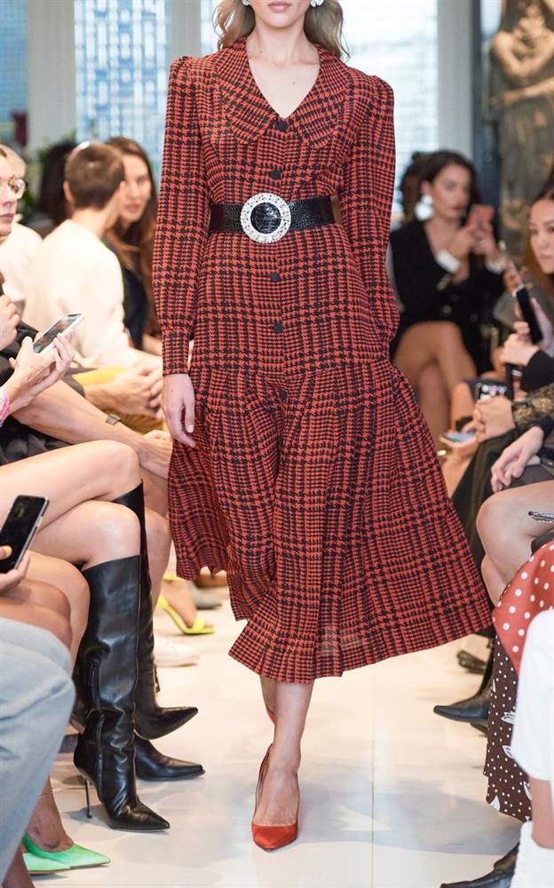 Công nương Kate quyết phục thù sau lần bị chê mặc xấu, chỉ thêm 2 chi tiết này mà nhìn sang hơn cả mẫu hãng-2