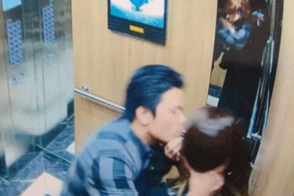 Cảnh sát Australia sàm sỡ bé gái trong thang máy, video quay lại toàn bộ sự việc gây phẫn nộ tột cùng-8