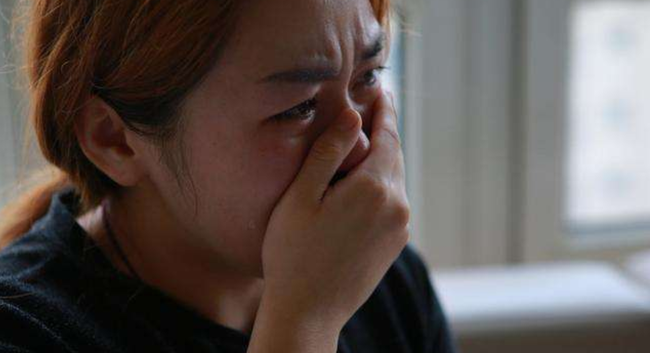 Luôn trốn tránh mẹ chồng bị liệt nửa người, tôi cay mắt khi thấy hành động của bà trong mưa-1