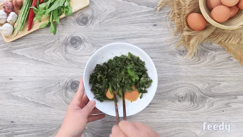 Bữa tối nay chỉ có 3 món đơn giản nhưng đảm bảo đưa cơm vô cùng: Chưa đến 70k, cả nhà no căng bụng!-2