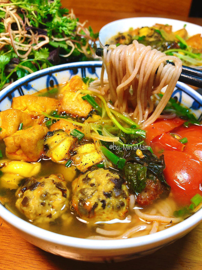 Chán cơm liền đổi gió, mẹ đảm khiến dân tình tròn xoe mắt với 25 món bún ngon tuyệt mát hết cả cõi lòng, sợi bún vừa đẹp mắt lại nhiều dinh dưỡng-12