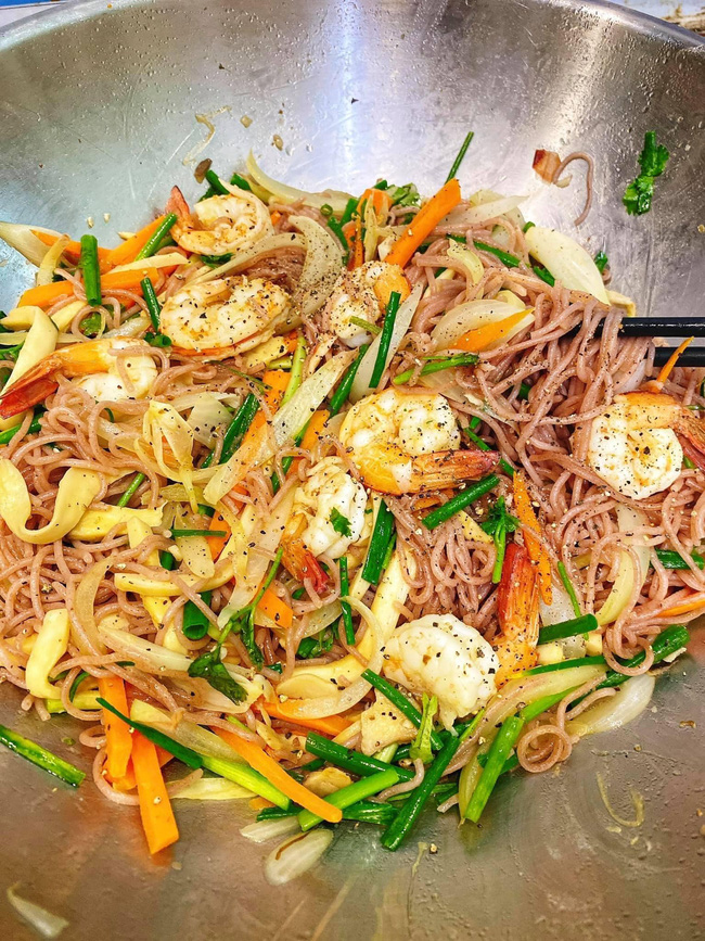 Chán cơm liền đổi gió, mẹ đảm khiến dân tình tròn xoe mắt với 25 món bún ngon tuyệt mát hết cả cõi lòng, sợi bún vừa đẹp mắt lại nhiều dinh dưỡng-18