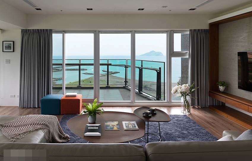 Ngôi nhà cheo leo trên đỉnh núi nhưng có thiết kế cực kỳ hiện đại, nội thất màu xanh ngọc bích và xanh lục bảo với view hướng ra biển cực chất-7