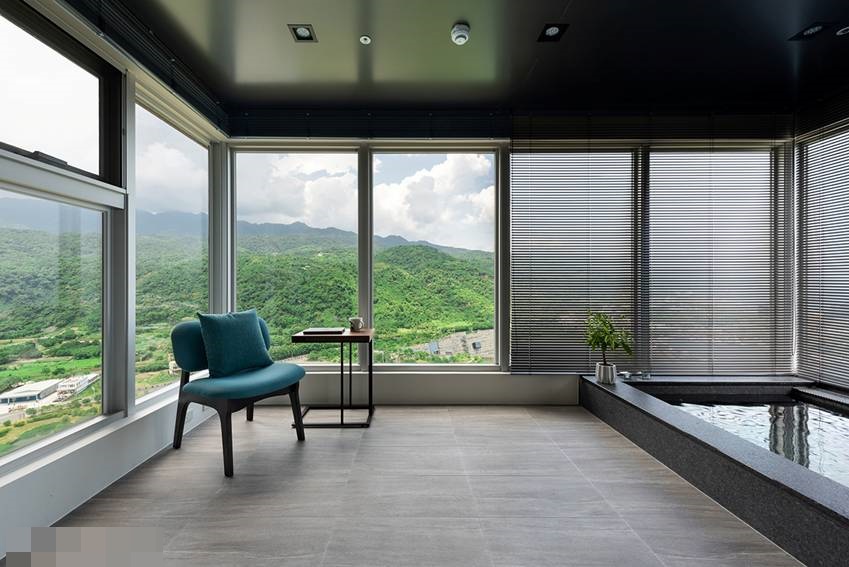 Ngôi nhà cheo leo trên đỉnh núi nhưng có thiết kế cực kỳ hiện đại, nội thất màu xanh ngọc bích và xanh lục bảo với view hướng ra biển cực chất-8