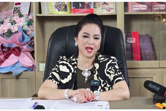 Vừa đặt lịch livestream tối 29/5, fanpage chính thức của bà Phương Hằng bỗng dưng 