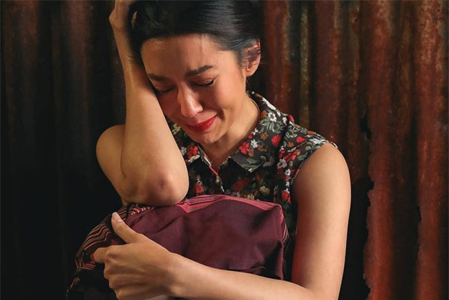 Vô tình đọc nhật kí của con gái, tôi chết lặng khi thấy một tấm ảnh rơi ra cùng dòng chữ nhòe nước mắt-1