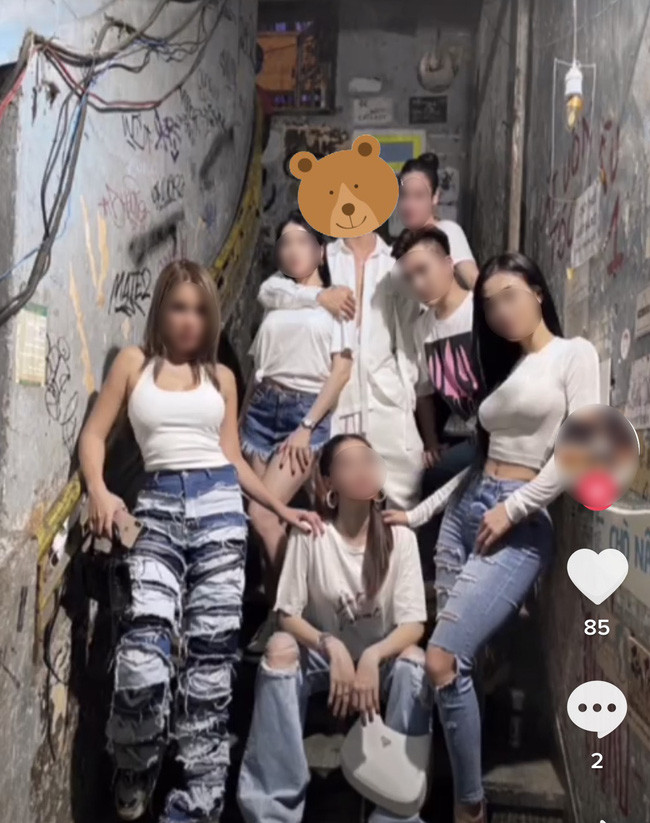 Một tài khoản Tiktok được cho là của nam chính trong clip nóng” với hot girl đóng phim Về nhà đi con bị dân mạng công kích, thường xuyên đi chơi với nhiều người mẫu cực nổi tiếng-4