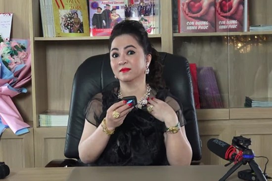 Bà Phương Hằng cam kết thôi không livestream tối nay