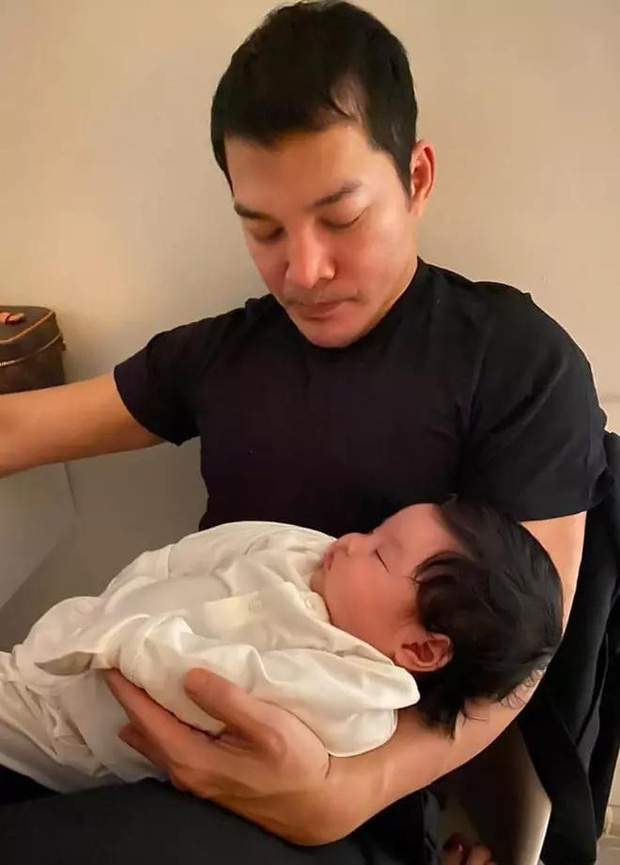 Trần Bảo Sơn công khai có con gái thứ 2 hậu ly hôn Trương Ngọc Ánh, mẹ đứa bé vẫn là một ẩn số?-3