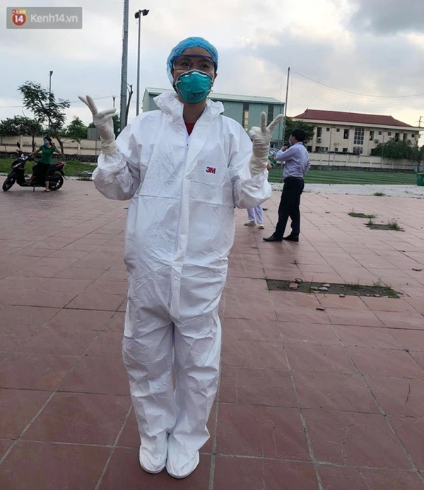 Nước mắt nữ bác sĩ tại tâm dịch Bắc Giang khi nghe giọng con gái 3 tuổi qua điện thoại: Mẹ bắt hết con Covid rồi về với con...-1