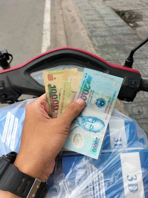 Chở khẩu trang đi ủng hộ Bắc Giang, chàng trai bất ngờ với đề nghị của bác xe ôm: Bác chỉ còn nhiêu đây thôi-2