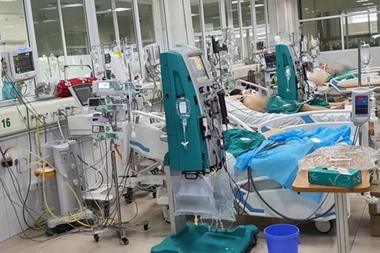 Chồng bệnh nhân 22 tuổi tử vong vì Covid-19: “Nhìn con 2 tuổi đeo khăn tang lấp kín mắt mũi, tôi thực sự suy sụp!”