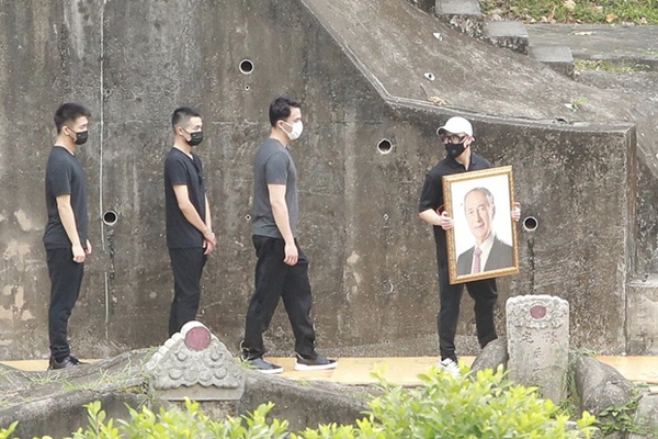 Lễ an táng trùm sòng bạc Macau Hà Hồng Sân: Con cháu gia tộc quyền quý tề tựu, chi phí tổ chức gây choáng nặng-9