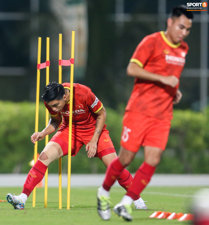 Văn Hậu khổ với bài tập của tuyển Việt Nam vì chiều cao-2