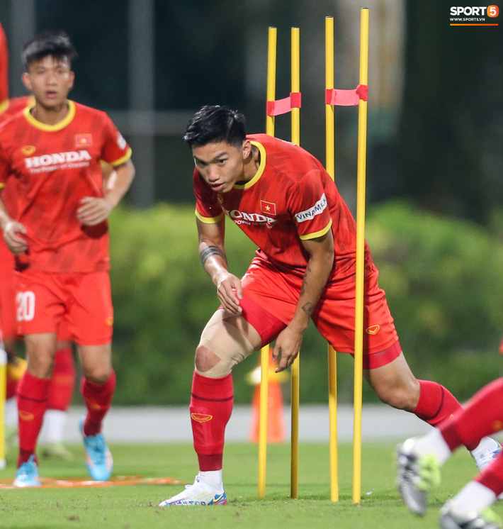 Văn Hậu khổ với bài tập của tuyển Việt Nam vì chiều cao-3