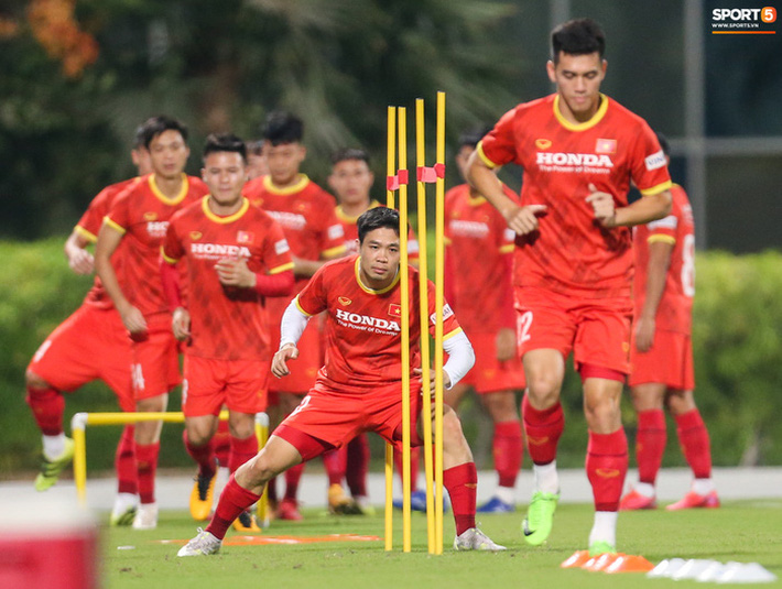 Văn Hậu khổ với bài tập của tuyển Việt Nam vì chiều cao-5