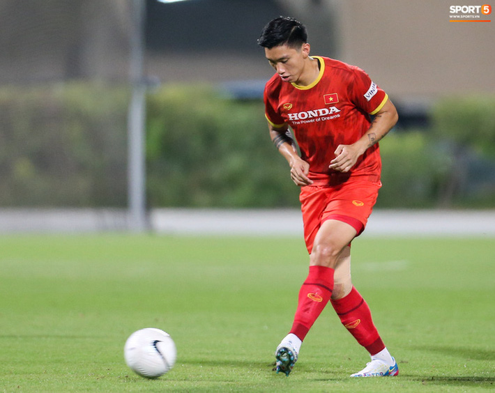 Văn Hậu khổ với bài tập của tuyển Việt Nam vì chiều cao-6