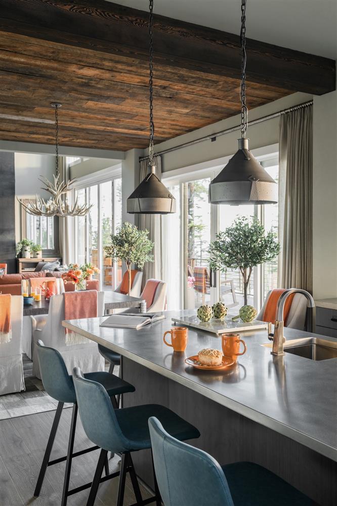 Căn nhà gỗ giữa rừng thông xanh đẹp như cổ tích khiến nhiều người đắm đuối khi ngắm nhìn-13