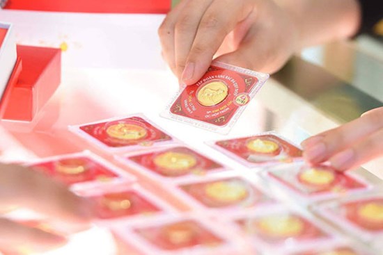 Giá vàng hôm nay 31/5: Vượt lên đỉnh mới