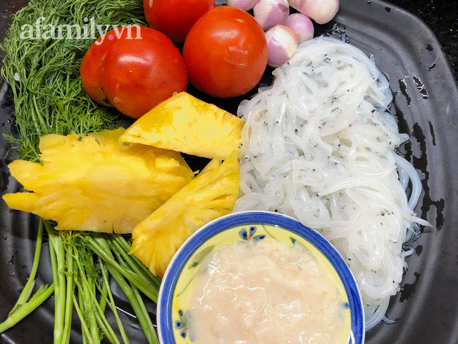 Ngày hè nắng nóng mà có bát canh chua này thì chồng chan vợ húp cả nhà xuýt xoa-1