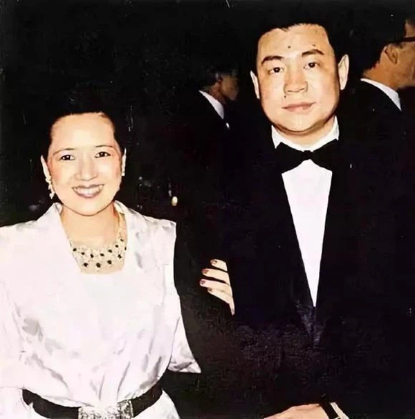 Ly hôn người đàn ông giàu có bậc nhất, nữ tỷ phú lên xe hoa với người nổi tiếng kém 6 tuổi và cái kết đầy bi kịch khi phát hiện mặt tối của chồng!-2