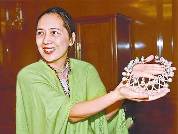 Ly hôn người đàn ông giàu có bậc nhất, nữ tỷ phú lên xe hoa với người nổi tiếng kém 6 tuổi và cái kết đầy bi kịch khi phát hiện mặt tối của chồng!-3