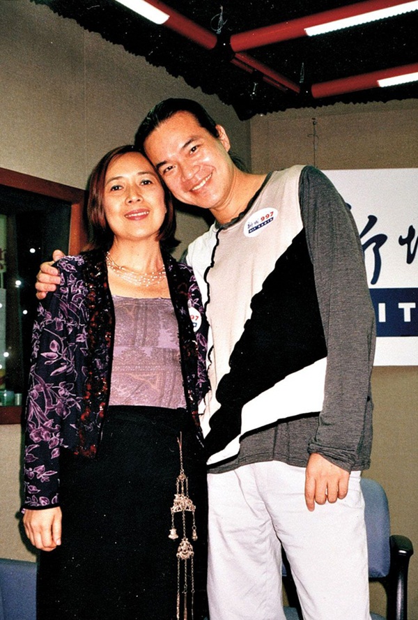 Ly hôn người đàn ông giàu có bậc nhất, nữ tỷ phú lên xe hoa với người nổi tiếng kém 6 tuổi và cái kết đầy bi kịch khi phát hiện mặt tối của chồng!-5