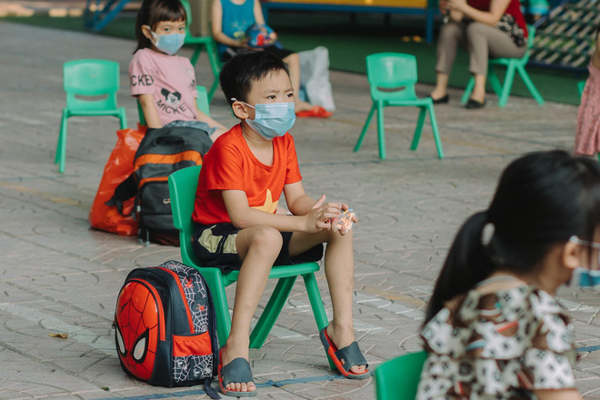 Cô giáo mầm non ở Bắc Giang tình nguyện đi cách ly cùng học sinh: Nửa đêm tỉnh giấc, các con ôm cô sụt sùi Cô ơi, mẹ của con đâu?-2