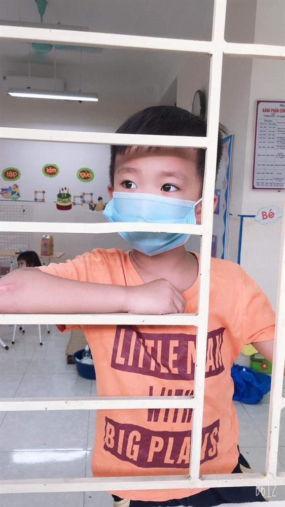 Cô giáo mầm non ở Bắc Giang tình nguyện đi cách ly cùng học sinh: Nửa đêm tỉnh giấc, các con ôm cô sụt sùi Cô ơi, mẹ của con đâu?-12