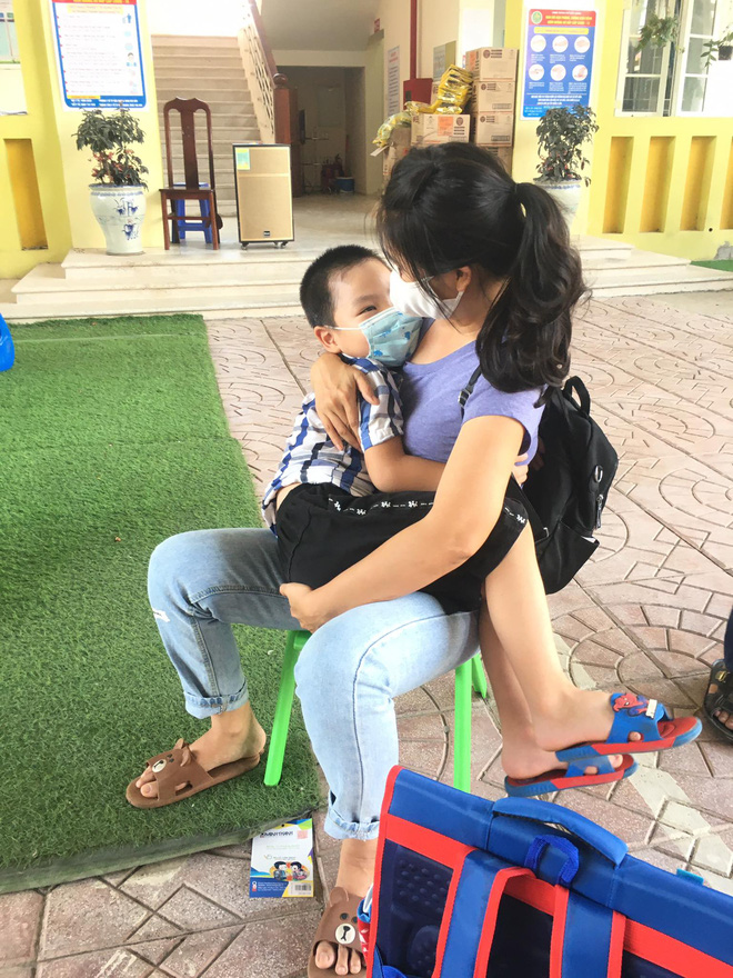 Cô giáo mầm non ở Bắc Giang tình nguyện đi cách ly cùng học sinh: Nửa đêm tỉnh giấc, các con ôm cô sụt sùi Cô ơi, mẹ của con đâu?-16