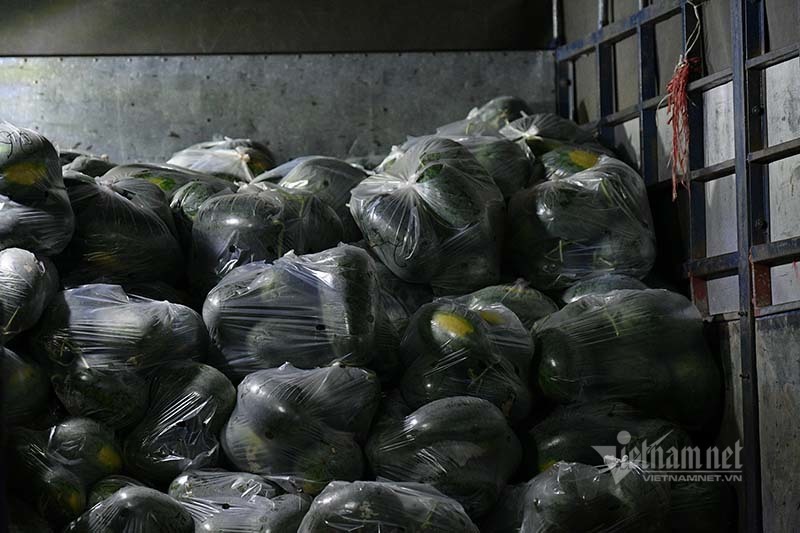 Hàng từ tâm dịch Bắc Giang đổ về, dân Hà Nội xuyên đêm ngóng đợi-7