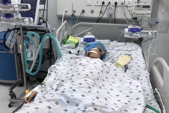 Cô bé 13 tuổi uống thuốc trừ sâu tự tử